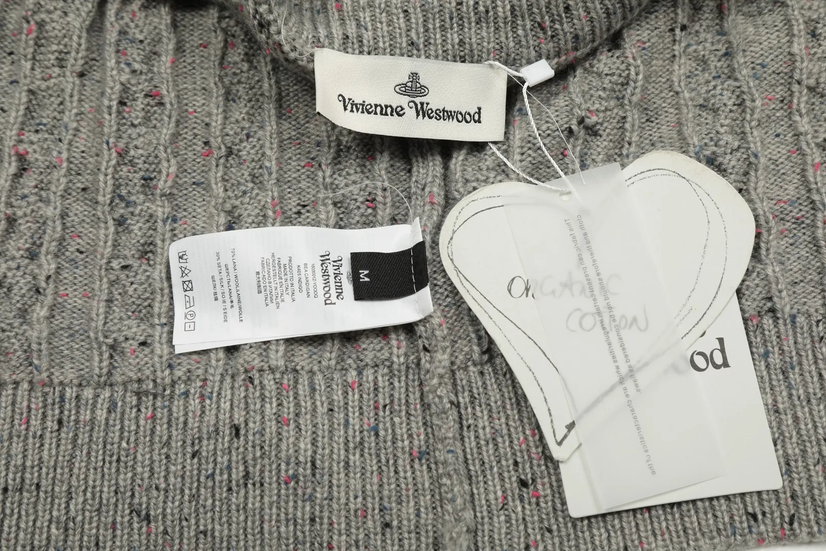 vivienne west wood Vivienne heavy-duty twist multi-color classic cardigan knitted sweater wool 2024 autumn latest style 🧩 15% merino cotton wool 85% wool blend 🧩Correct Italian 🇮🇹100% wool washed wheat logo Size: S -M- L Color: White Dark Gray Blue